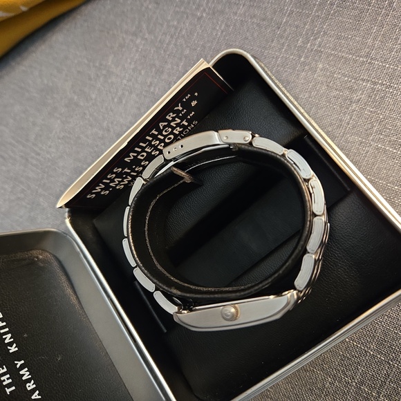 Wenger Swiss Made SWISS ARMY WATCH featuring BUDWEISER, Men's - Picture 9 of 13